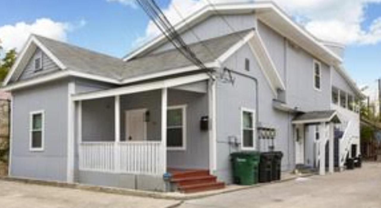 Hess St Apartment