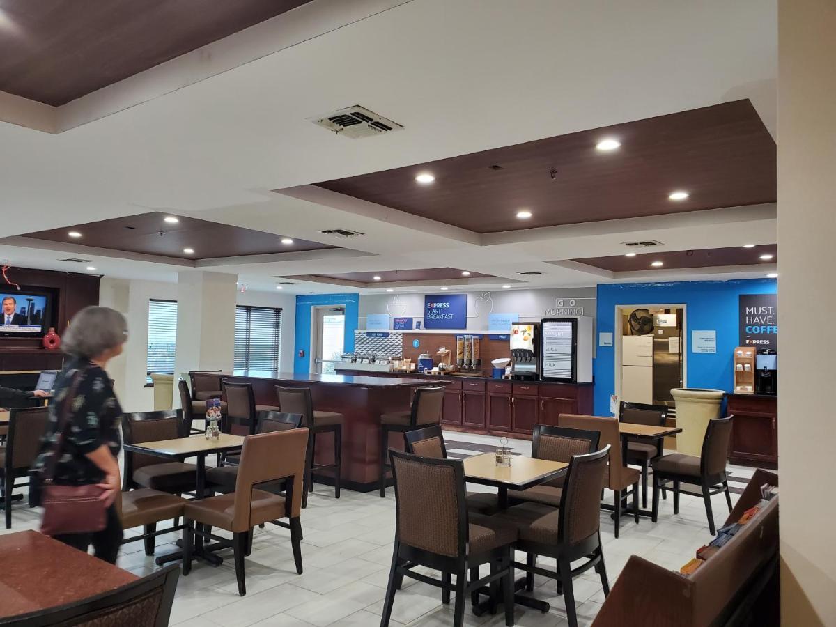 Express & West Sea World Area By Ihg Hotel 3*