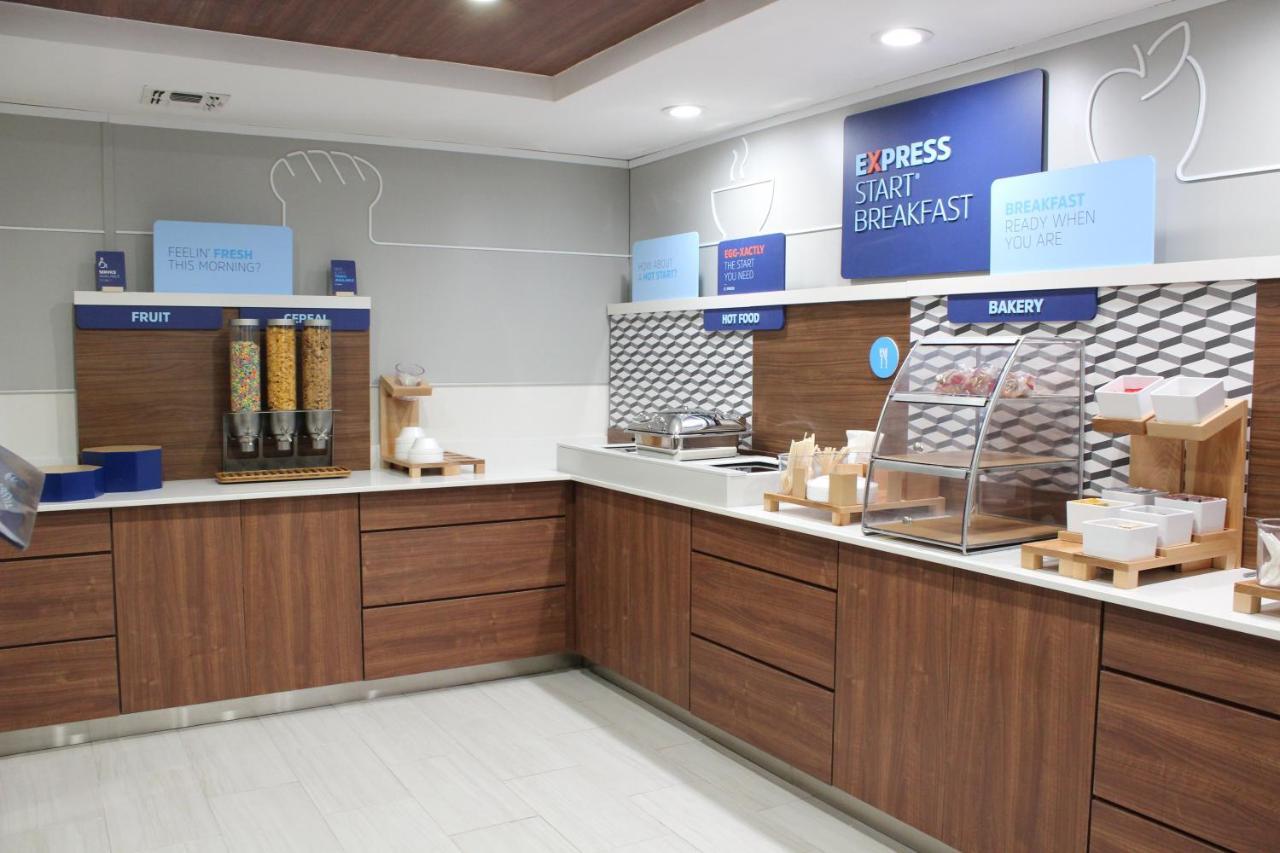 Express & West Sea World Area By Ihg Hotel 3*
