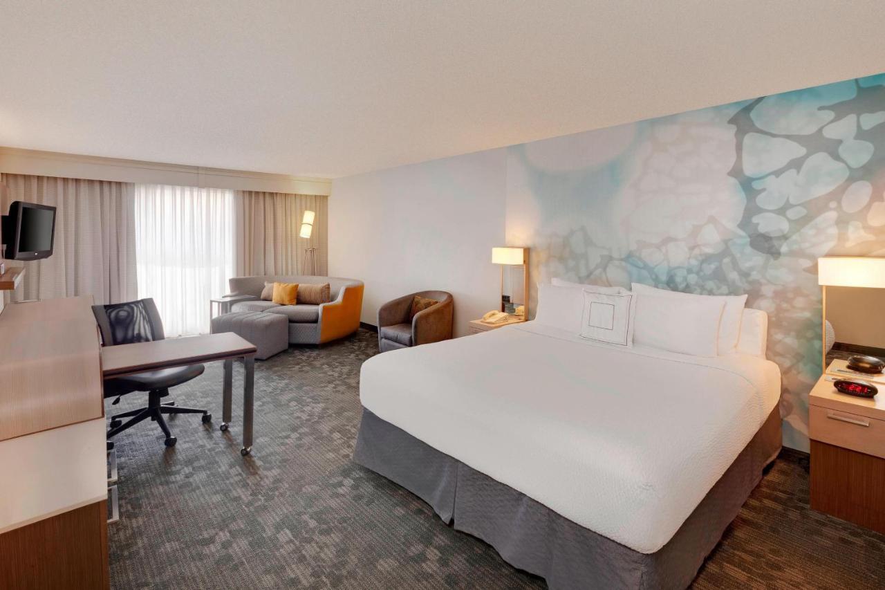 Courtyard By Marriott Airport/north Star Mall 3*