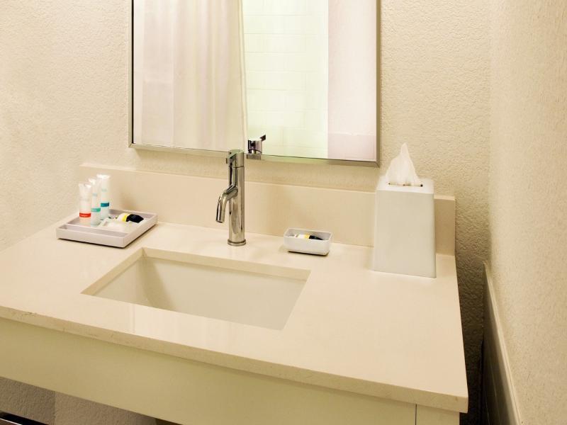Hotel Drury & Airport San Antonio