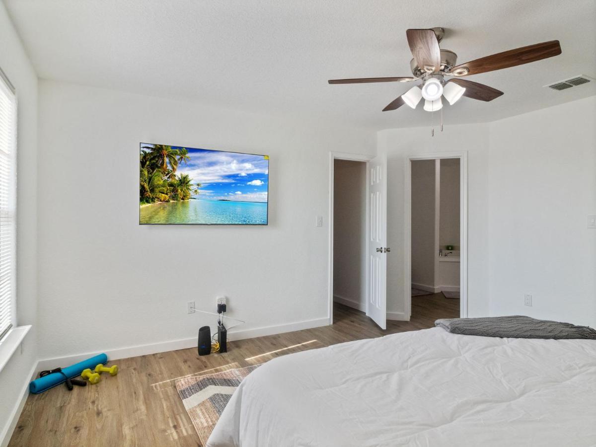 Newly Remodeled Family Close To Seaworld Holiday home