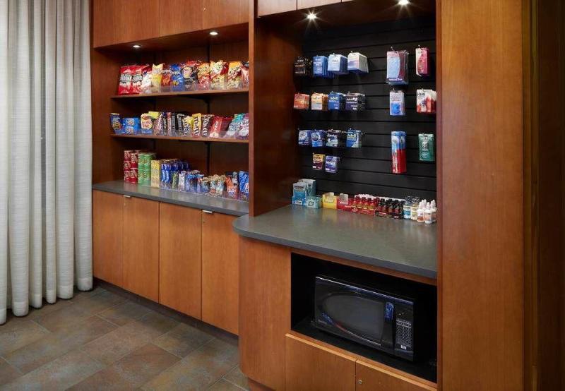 Hotel By Marriott Six Flags At The Rim 3*