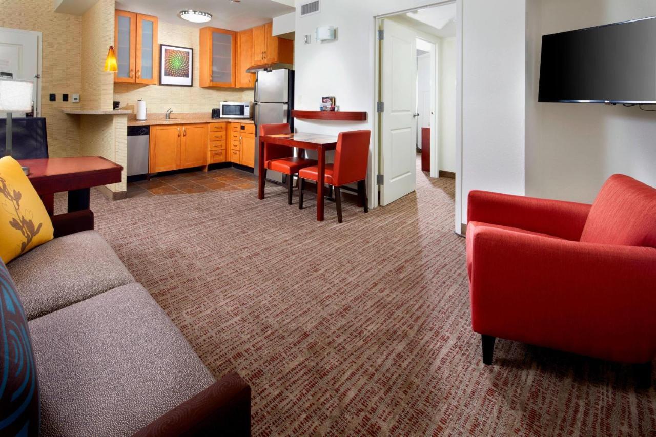 Hotel By Marriott Six Flags At The Rim 3*