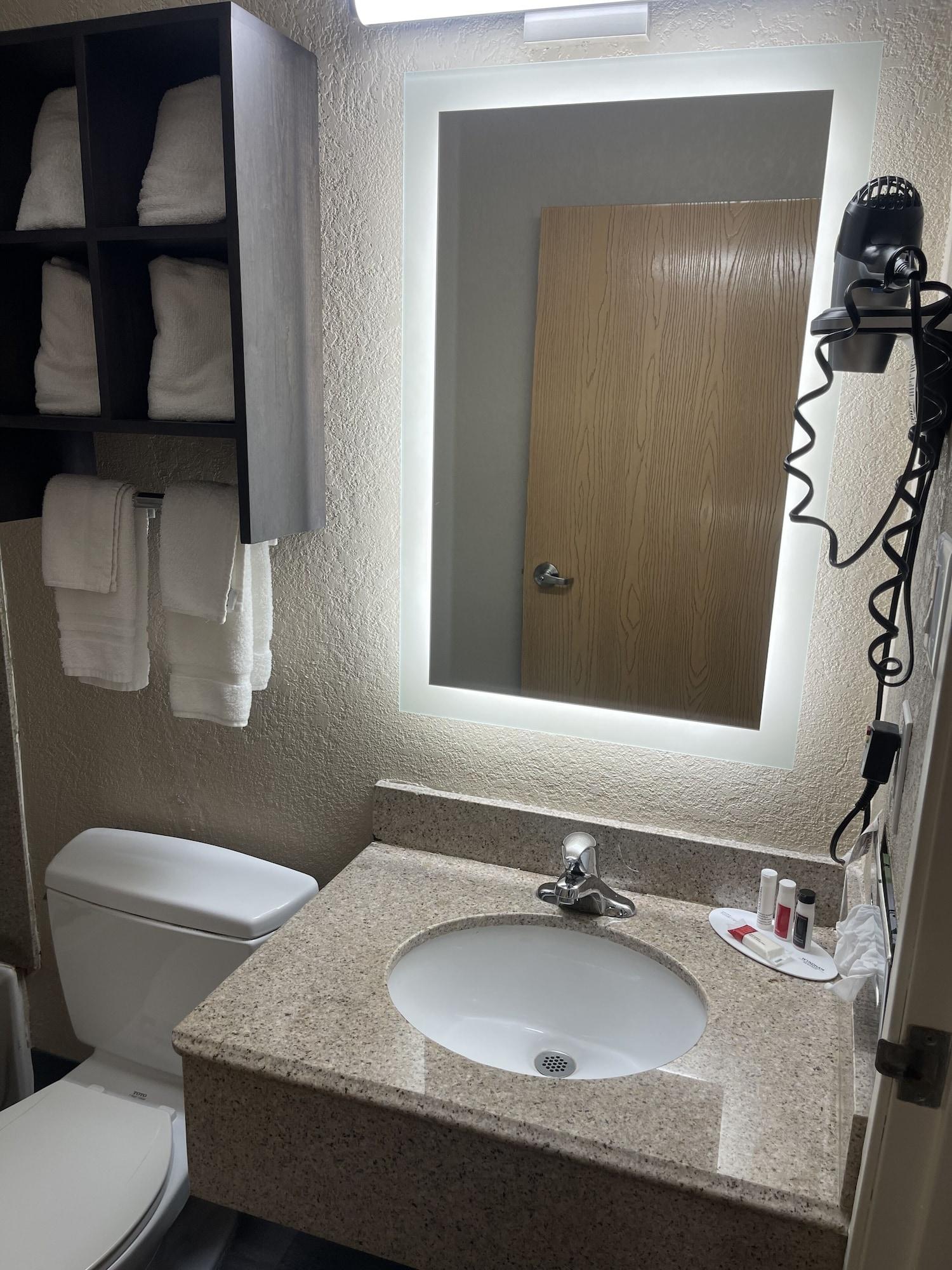 Super 8 By Wyndham Downtown Ne Hotel 2*