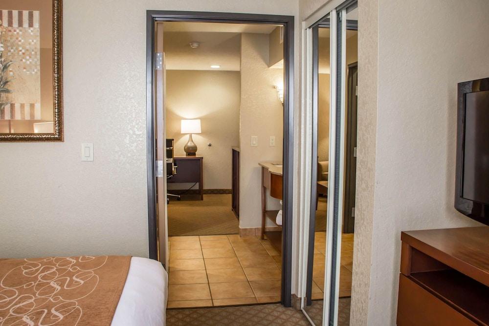 Comfort Near Seaworld Hotel 3*