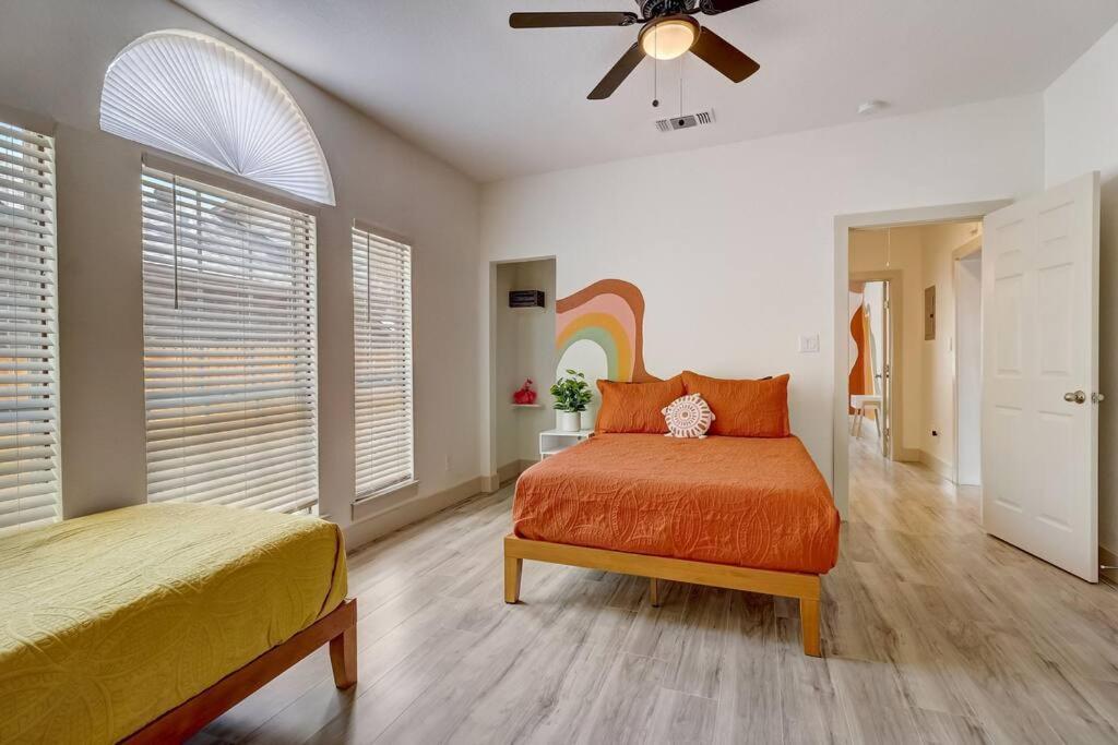 Holiday home The Retro Retreat - Close To Downtown, Sam San Antonio