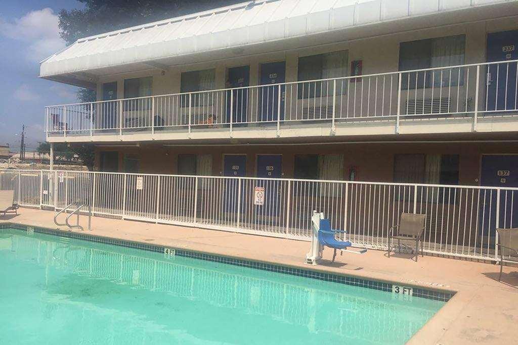 Hotel Travelodge By Wyndham Lackland Afb North San Antonio
