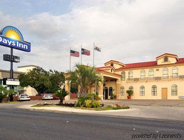 Days Inn by Wyndham San Antonio Northwest/Seaworld