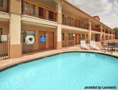 Days Inn by Wyndham San Antonio Northwest/Seaworld San Antonio