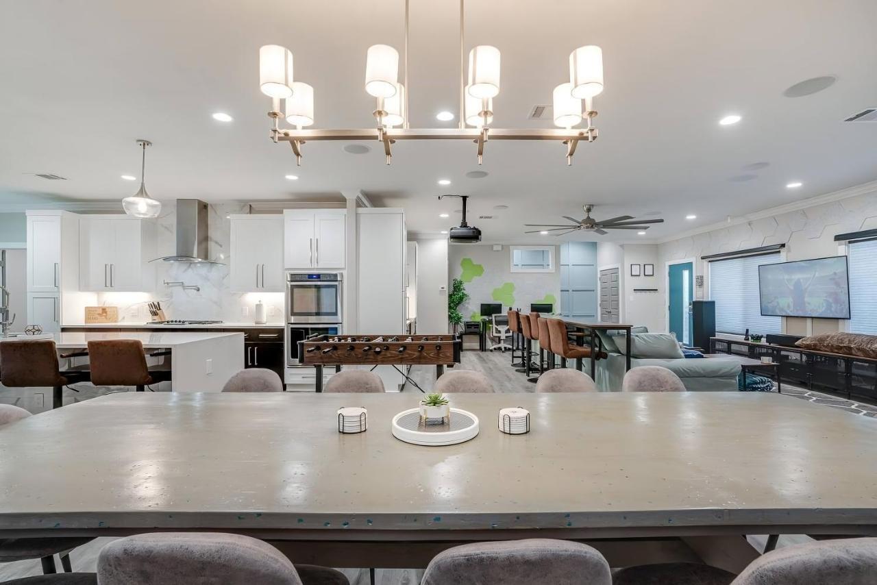 Luxury 6br/5ba + Hot Tub Near Dt