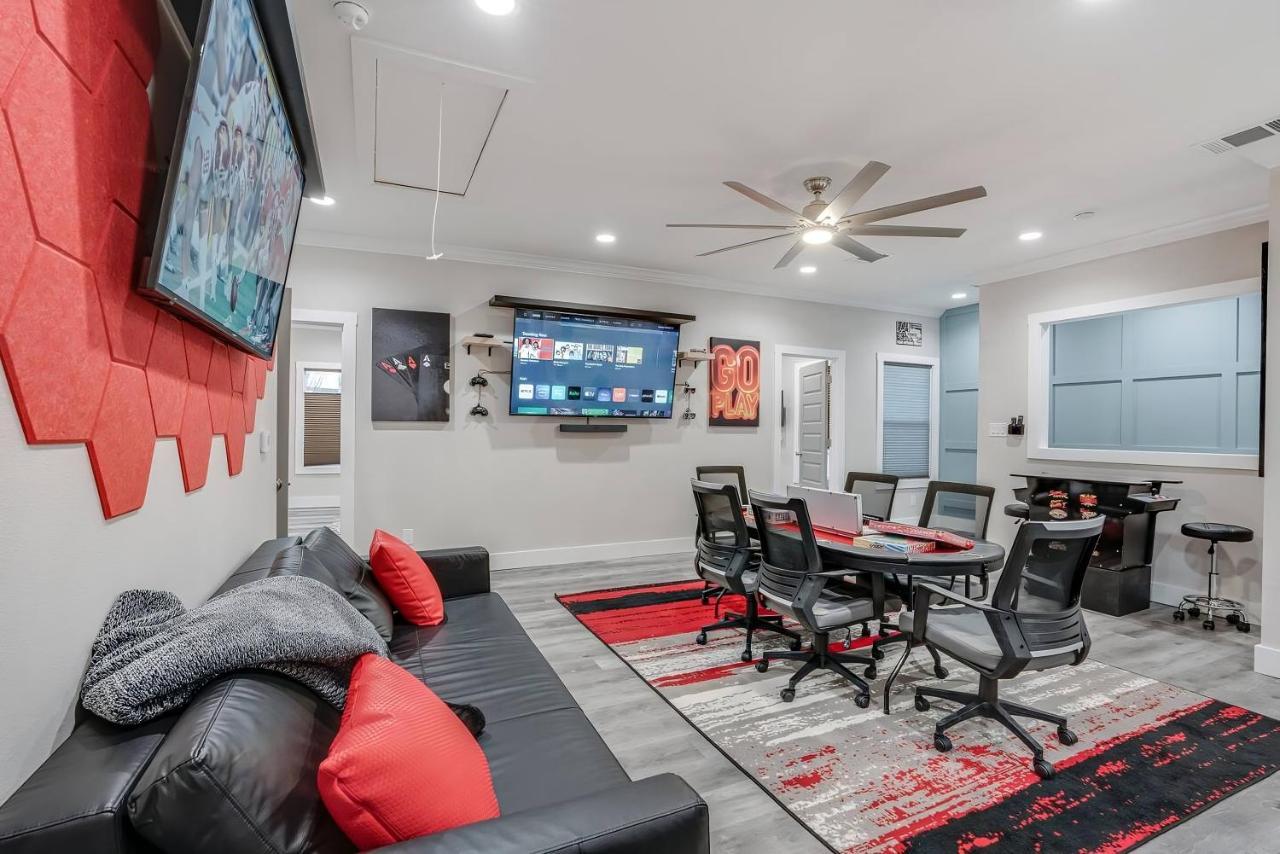 Luxury 6br/5ba + Hot Tub Near Dt Villa *