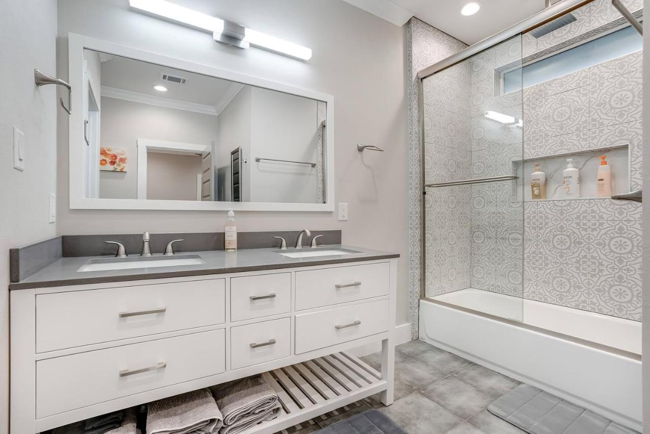 Luxury 6br/5ba + Hot Tub Near Dt Villa San Antonio