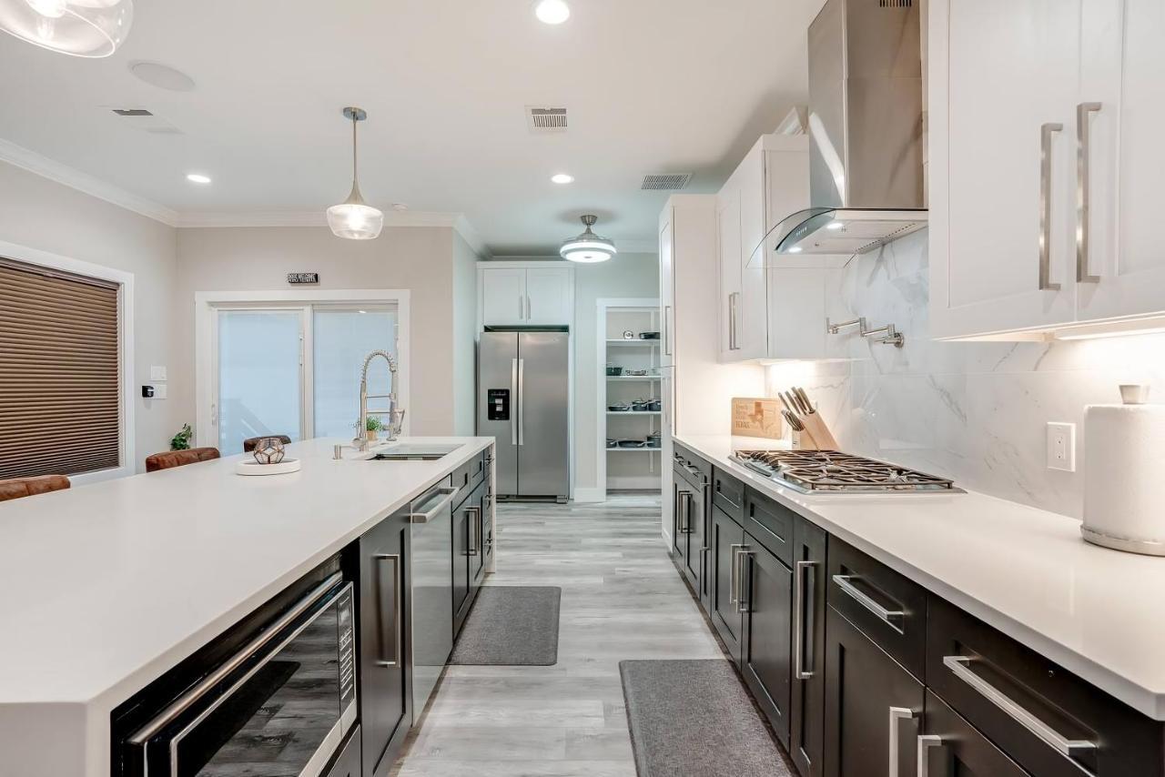Villa Luxury 6br/5ba + Hot Tub Near Dt *