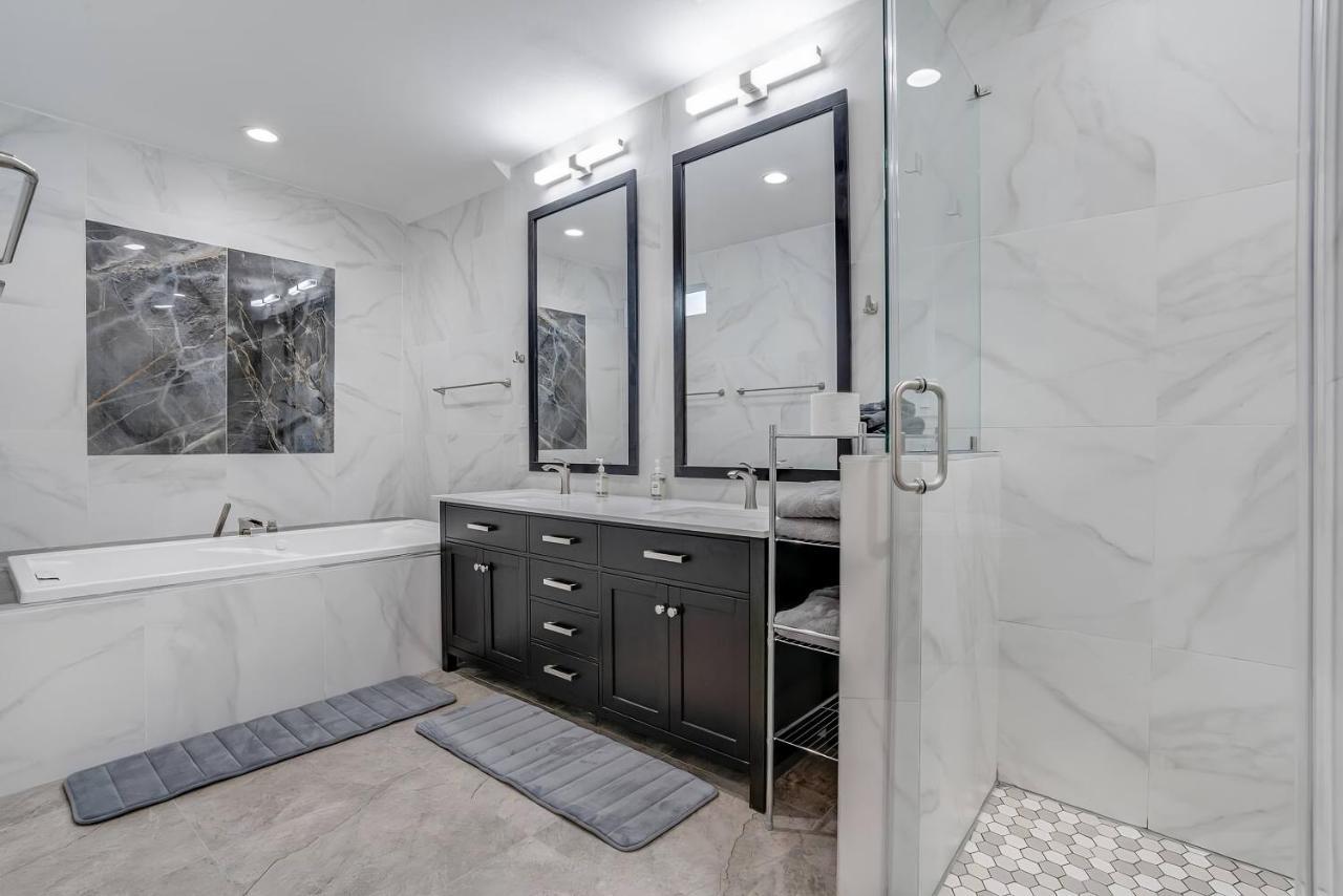 Luxury 6br/5ba + Hot Tub Near Dt * San Antonio