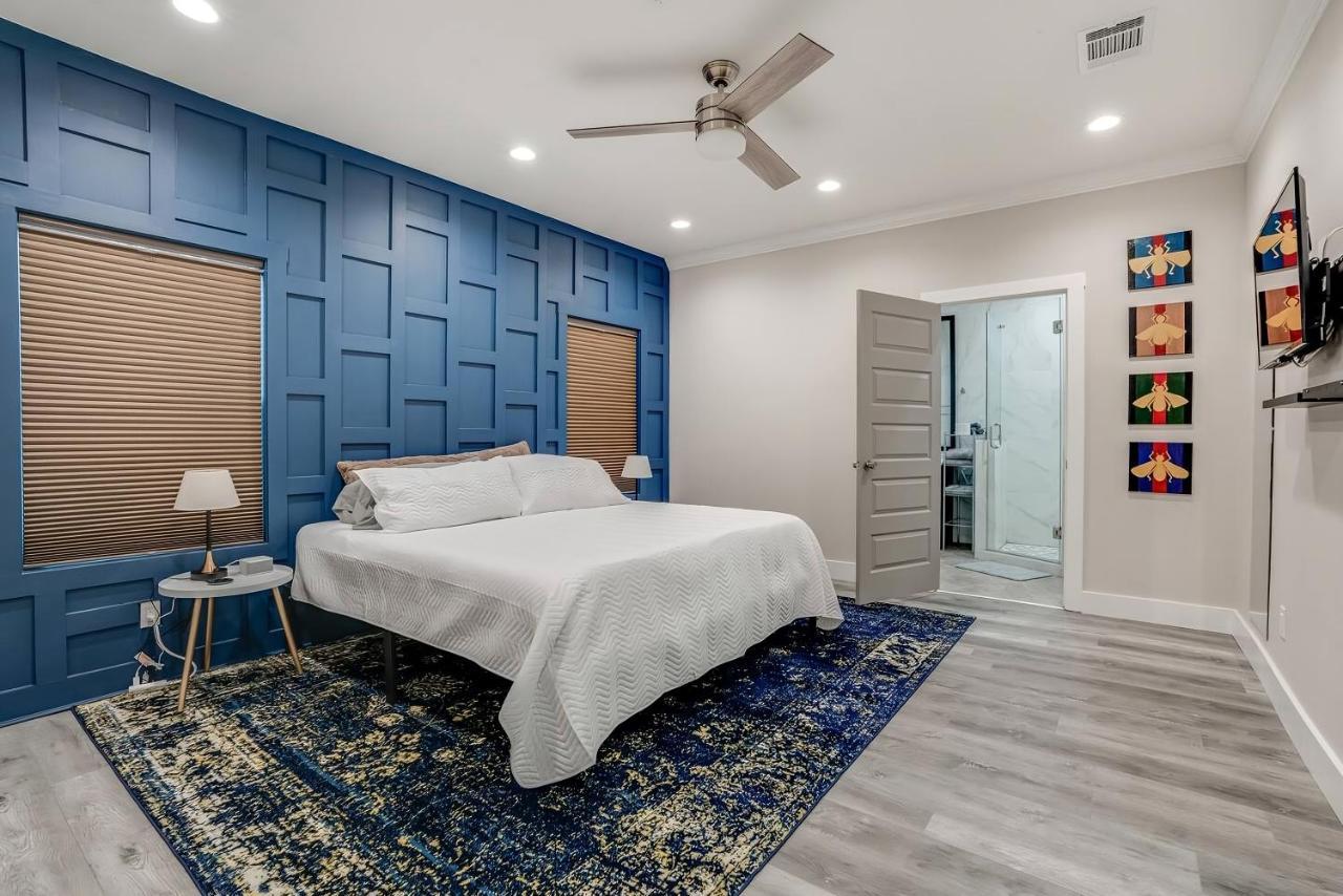 Luxury 6br/5ba + Hot Tub Near Dt Villa San Antonio