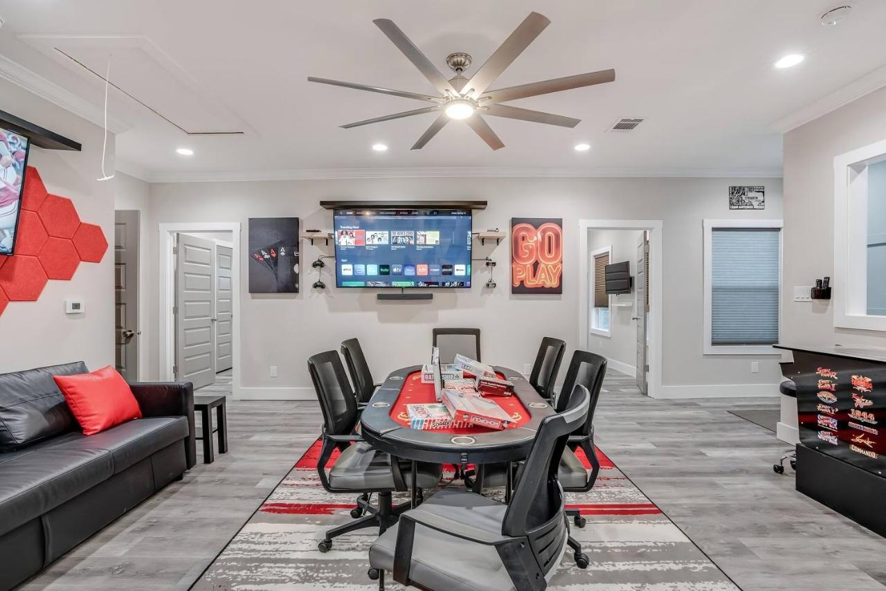 Luxury 6br/5ba + Hot Tub Near Dt San Antonio