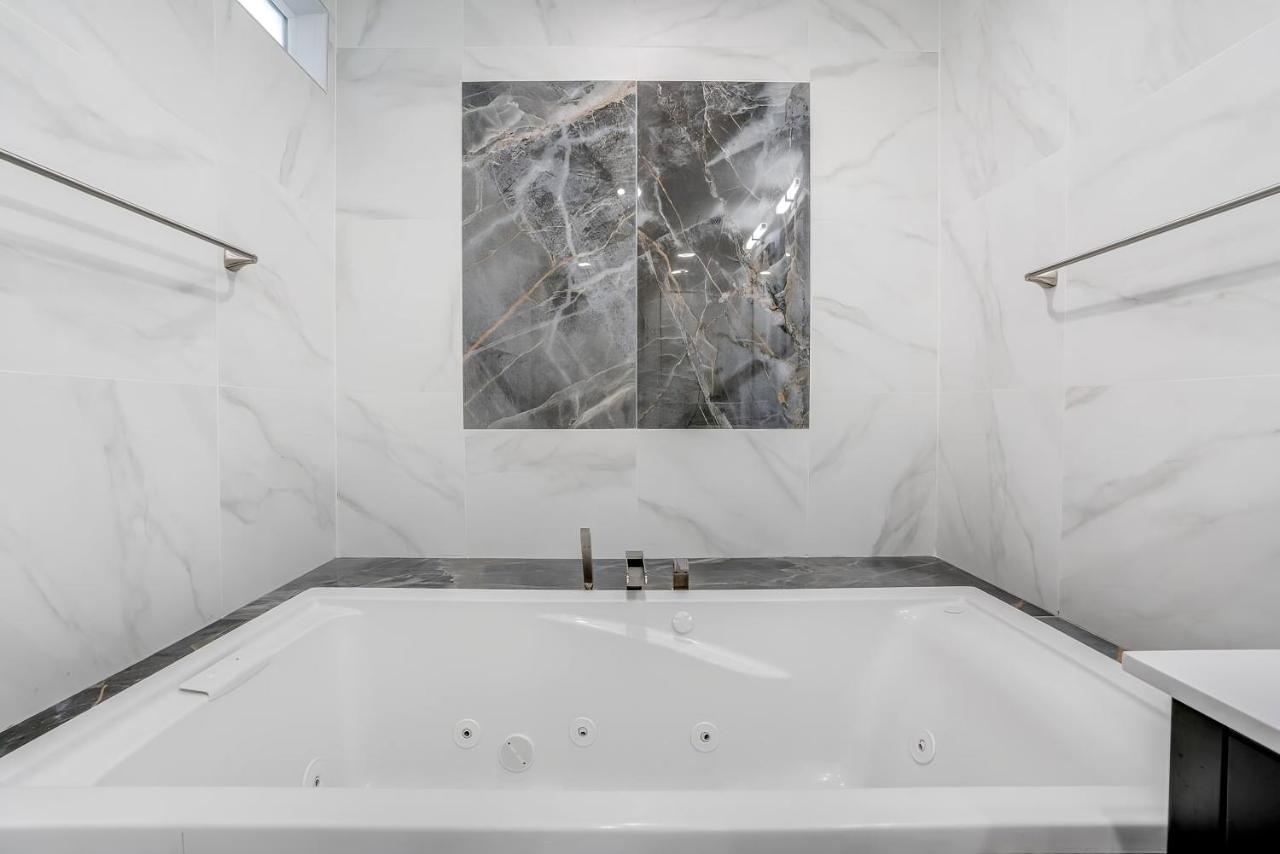 Luxury 6br/5ba + Hot Tub Near Dt *