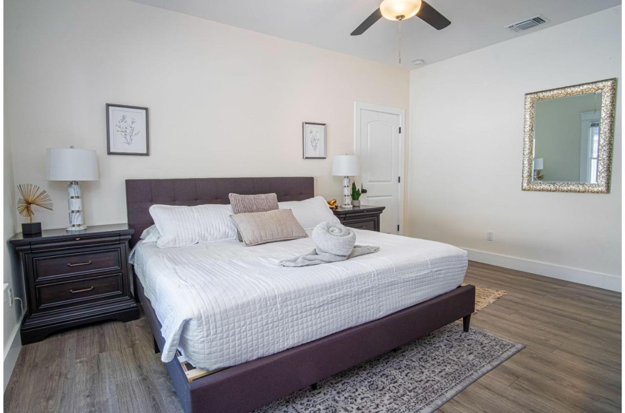 Villa Brand New Craftsman 2br2ba In Denver Heights
