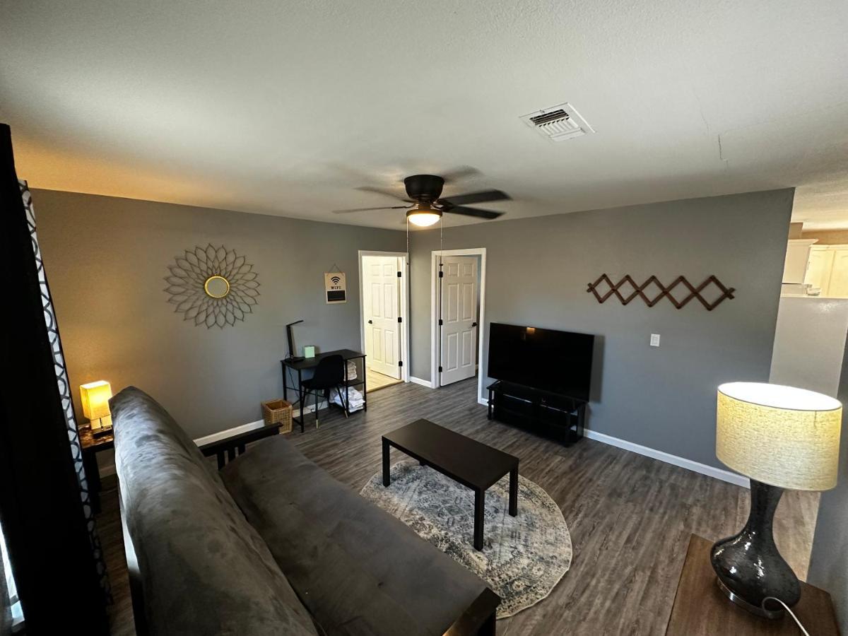 Hess St Apartment