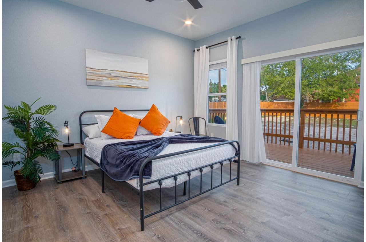 Downtown Dream Spacious 4br2ba Sleeps 12 Holiday home San Antonio