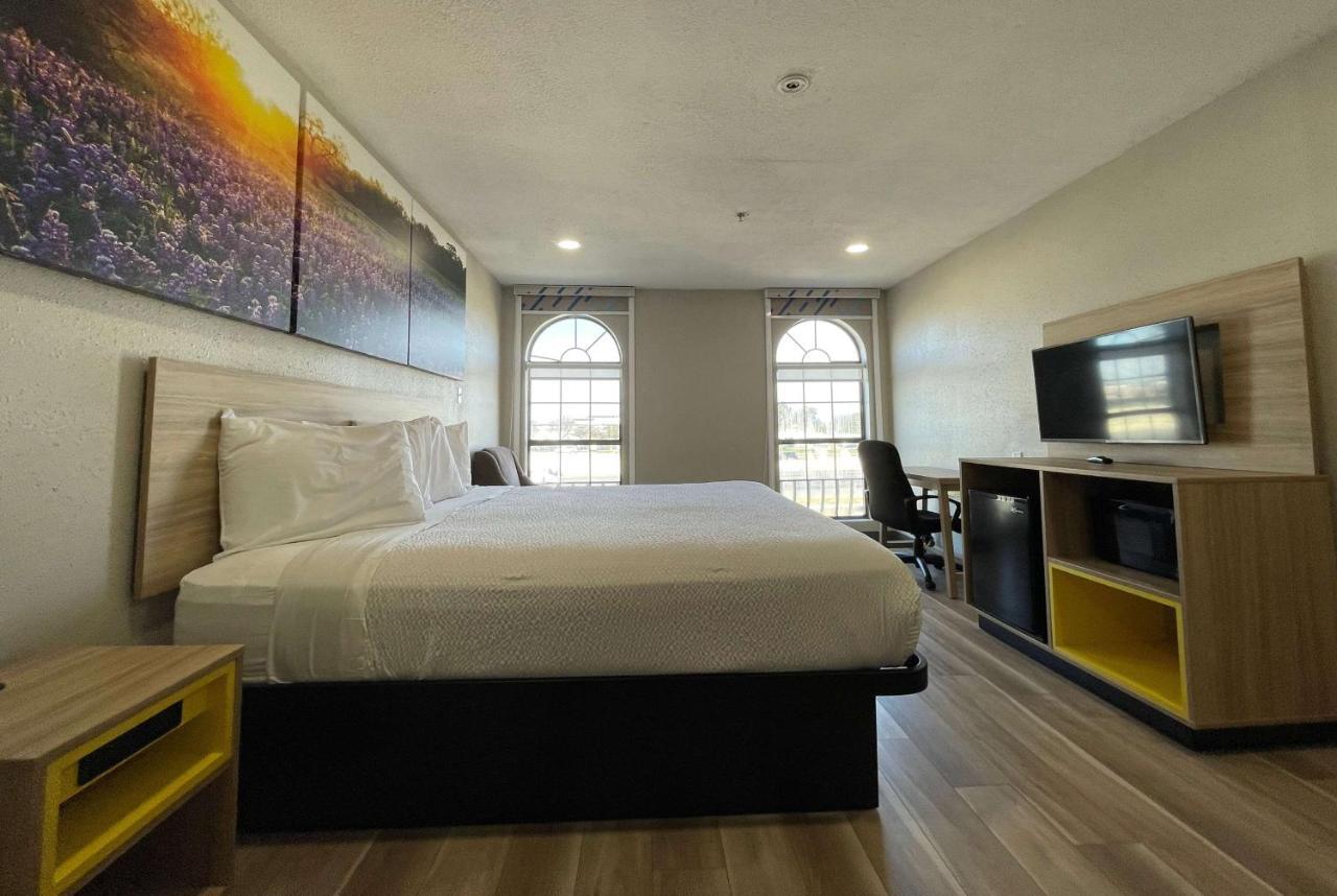 Days Inn by Wyndham San Antonio Northwest/Seaworld San Antonio