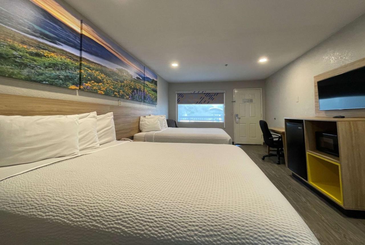 Days Inn by Wyndham San Antonio Northwest/Seaworld