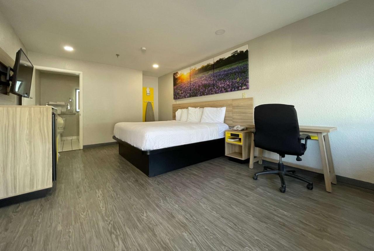Days Inn by Wyndham San Antonio Northwest/Seaworld Hotel 2*