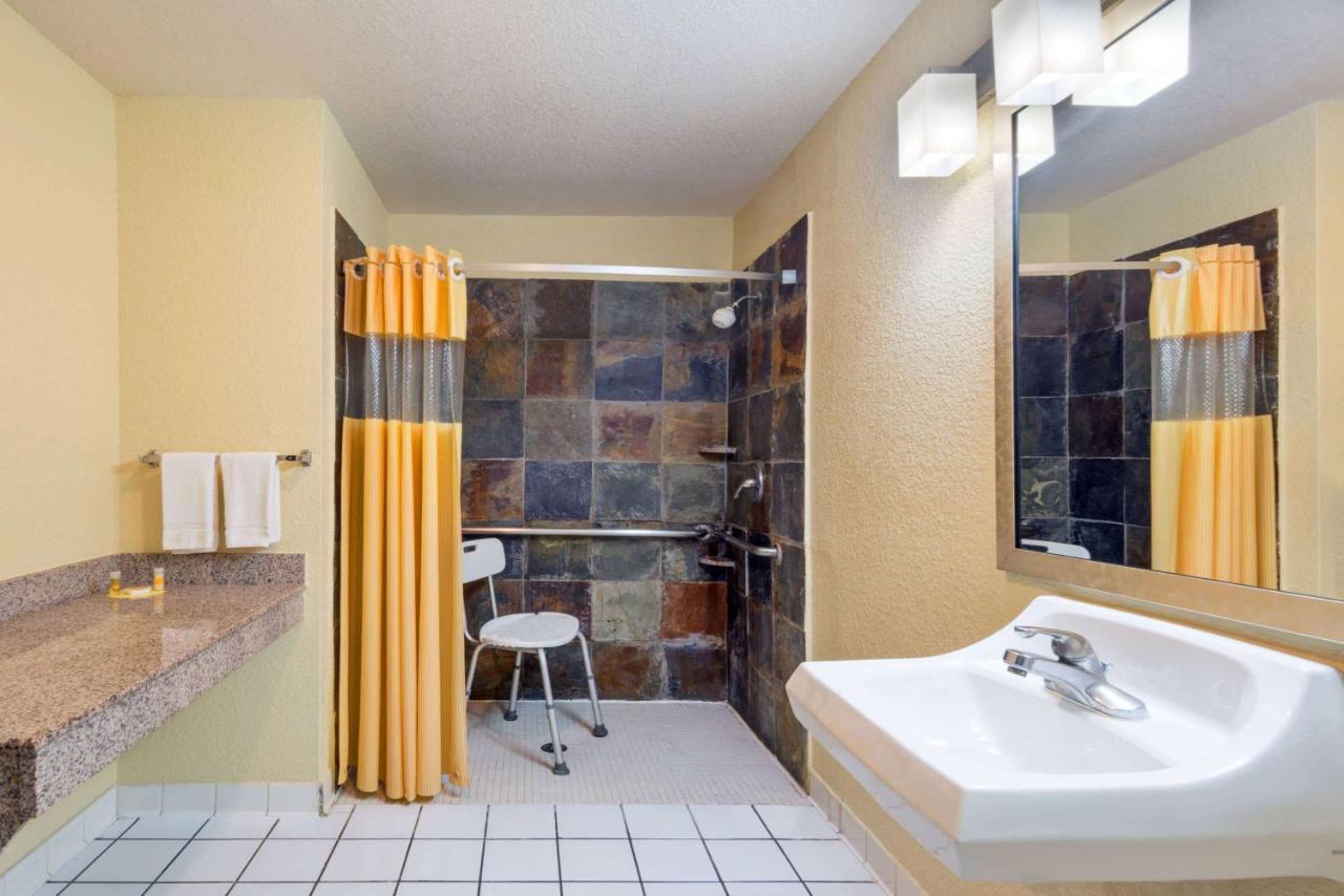 Hotel Days Inn by Wyndham San Antonio Northwest/Seaworld San Antonio