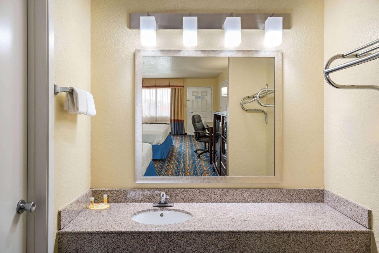 Days Inn by Wyndham San Antonio Northwest/Seaworld 2* San Antonio