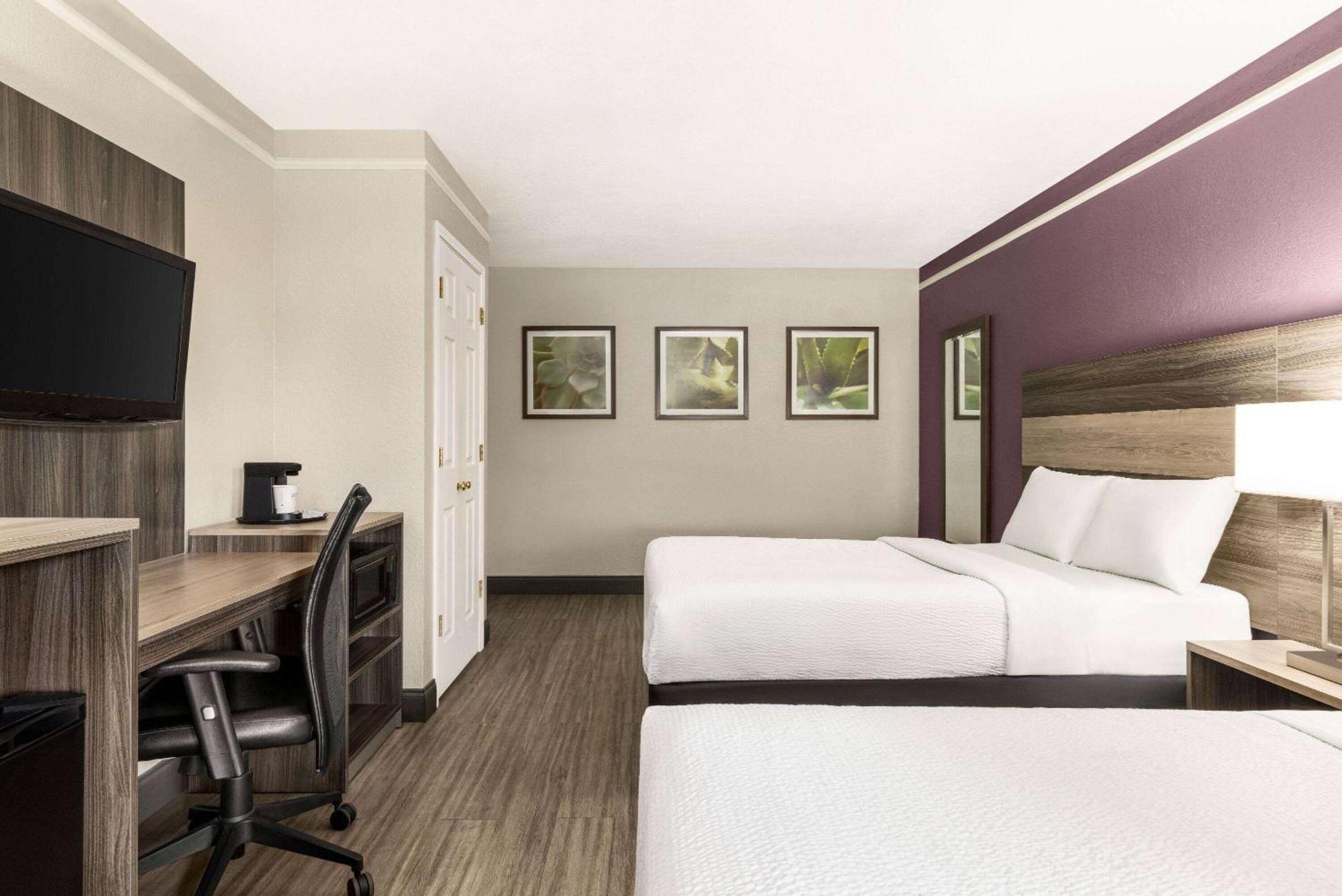 La Quinta By Wyndham Lackland 3*