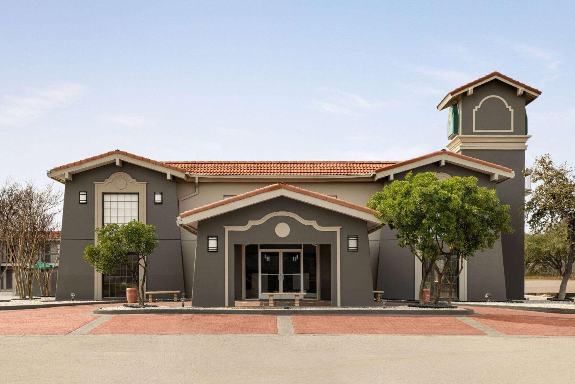 Hotel La Quinta By Wyndham Lackland 3*