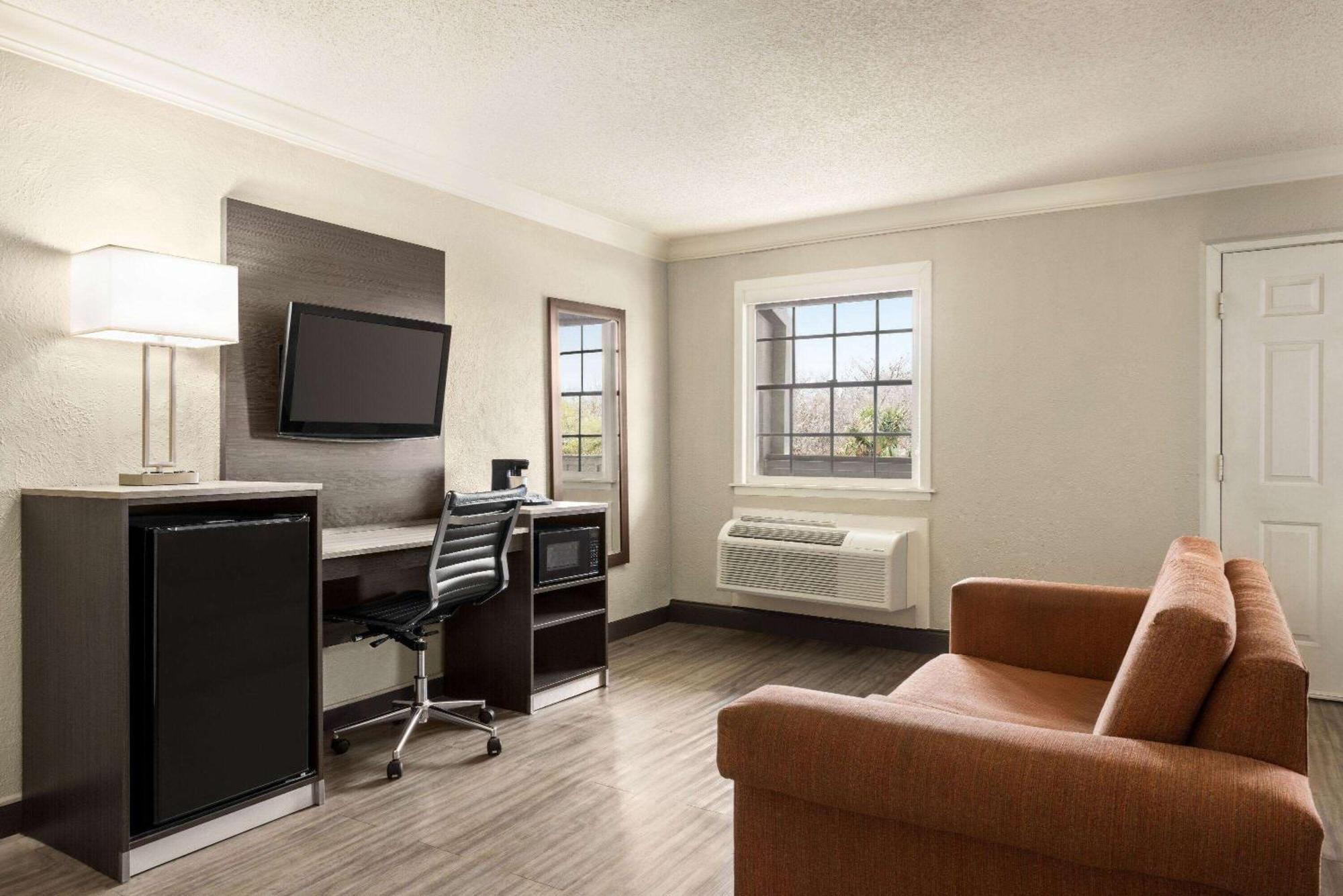 La Quinta By Wyndham Lackland San Antonio