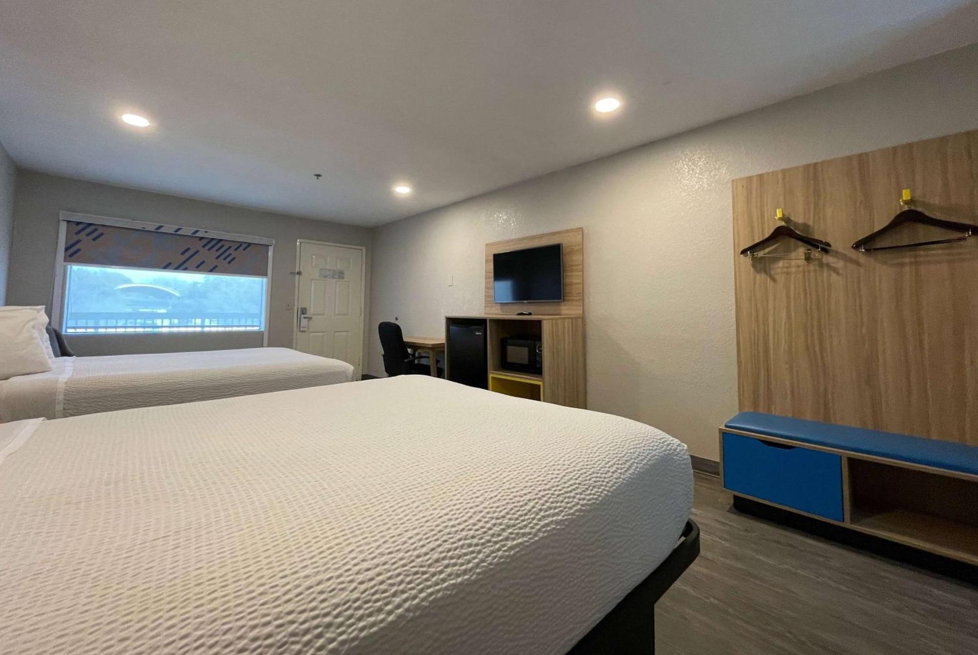 Days Inn by Wyndham San Antonio Northwest/Seaworld Hotel