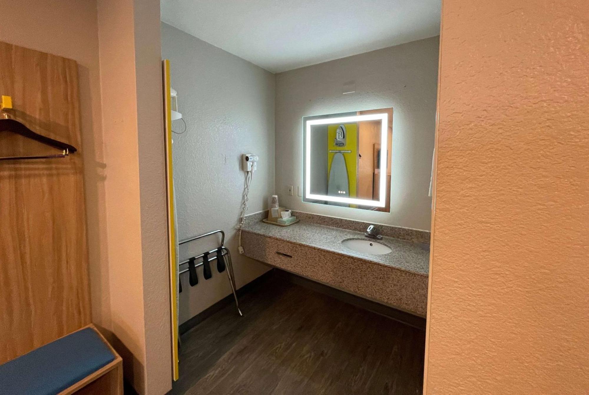 Days Inn by Wyndham San Antonio Northwest/Seaworld Hotel 2*