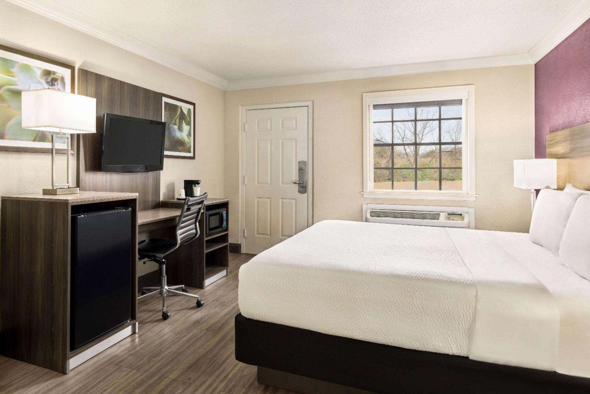 La Quinta By Wyndham Lackland
