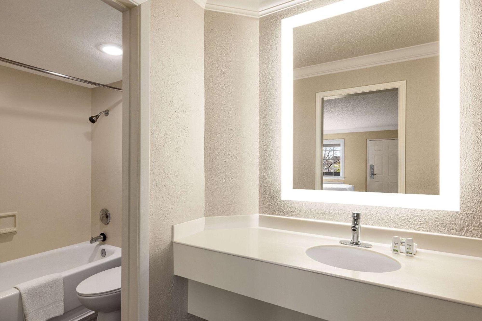 La Quinta By Wyndham Lackland