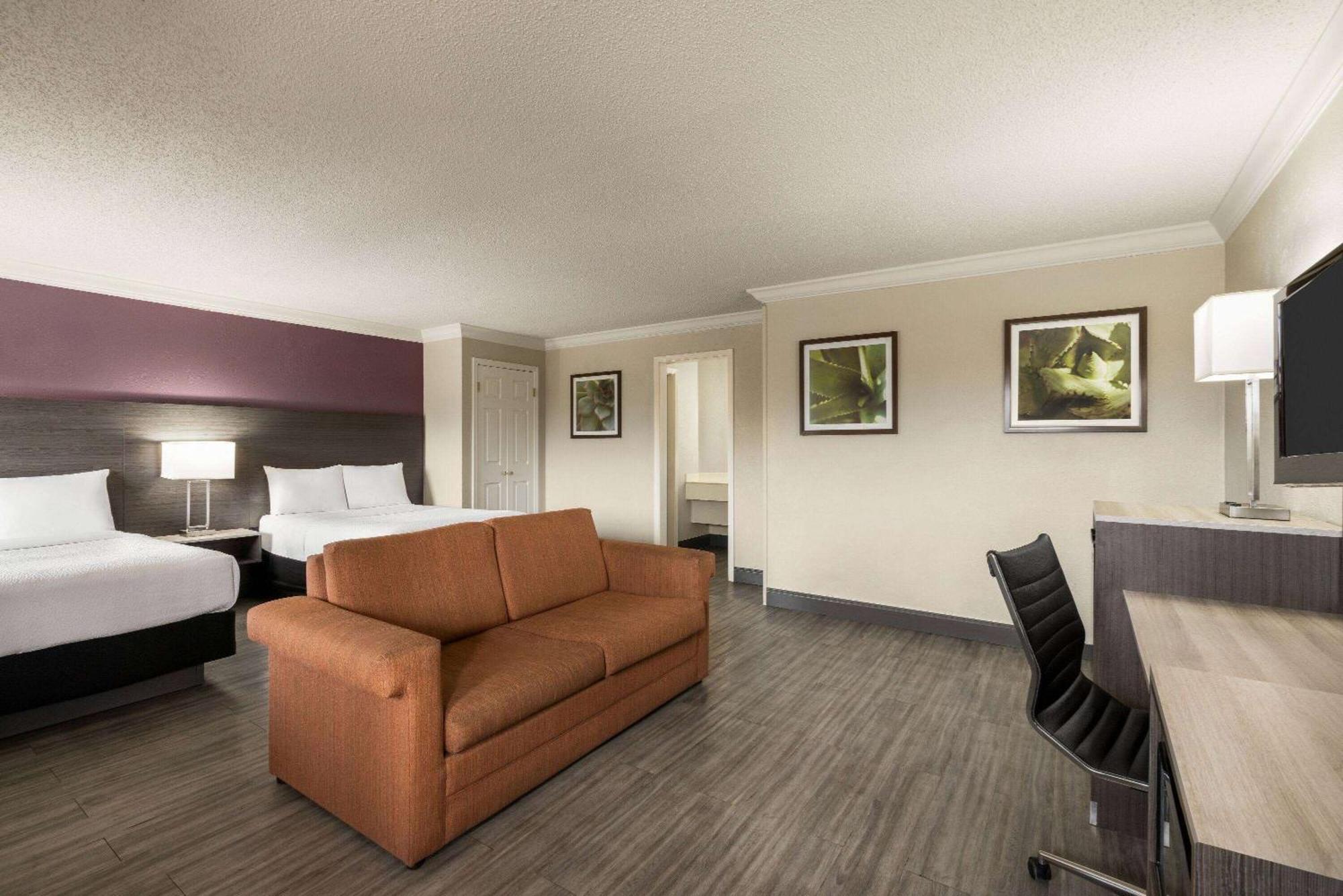 La Quinta By Wyndham Lackland 3*