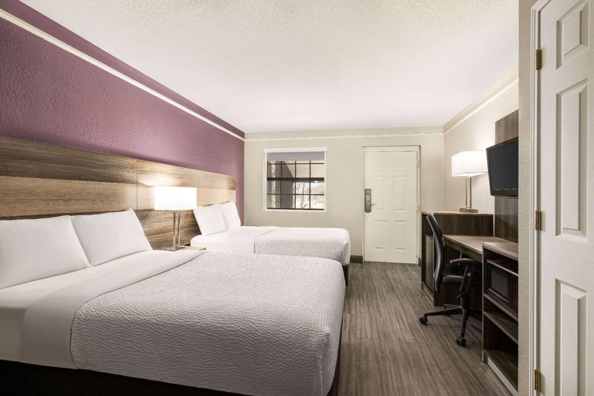 La Quinta By Wyndham Lackland 3*