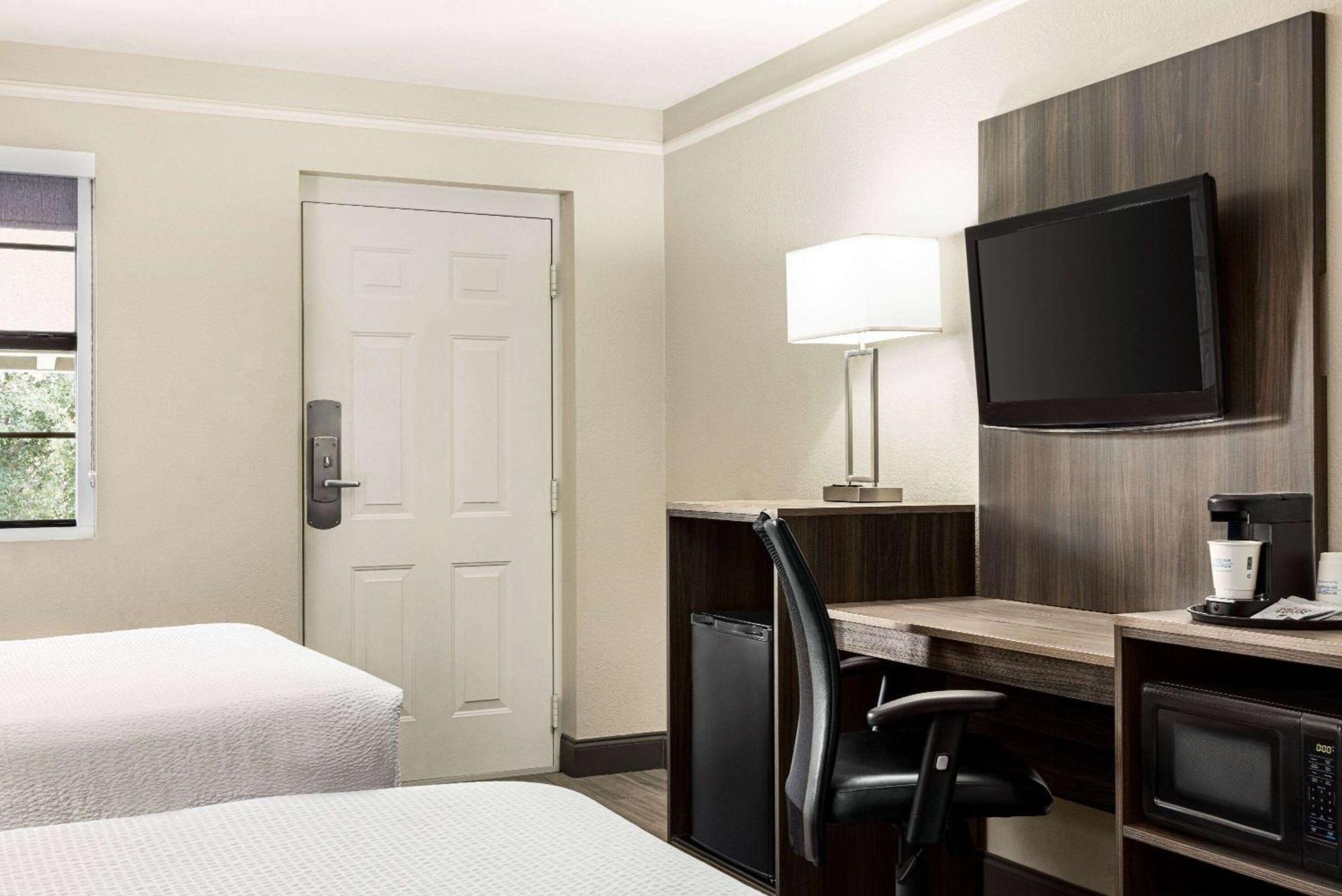 La Quinta By Wyndham Lackland Hotel 3*