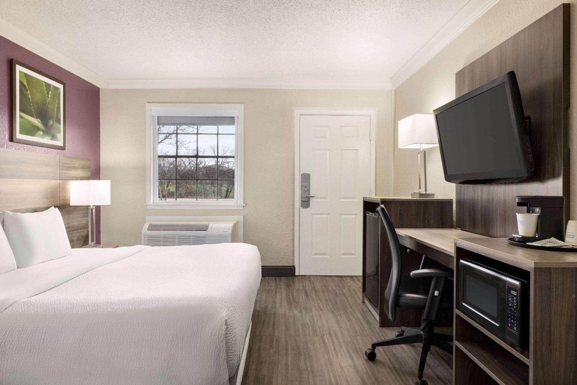La Quinta By Wyndham Lackland 3*