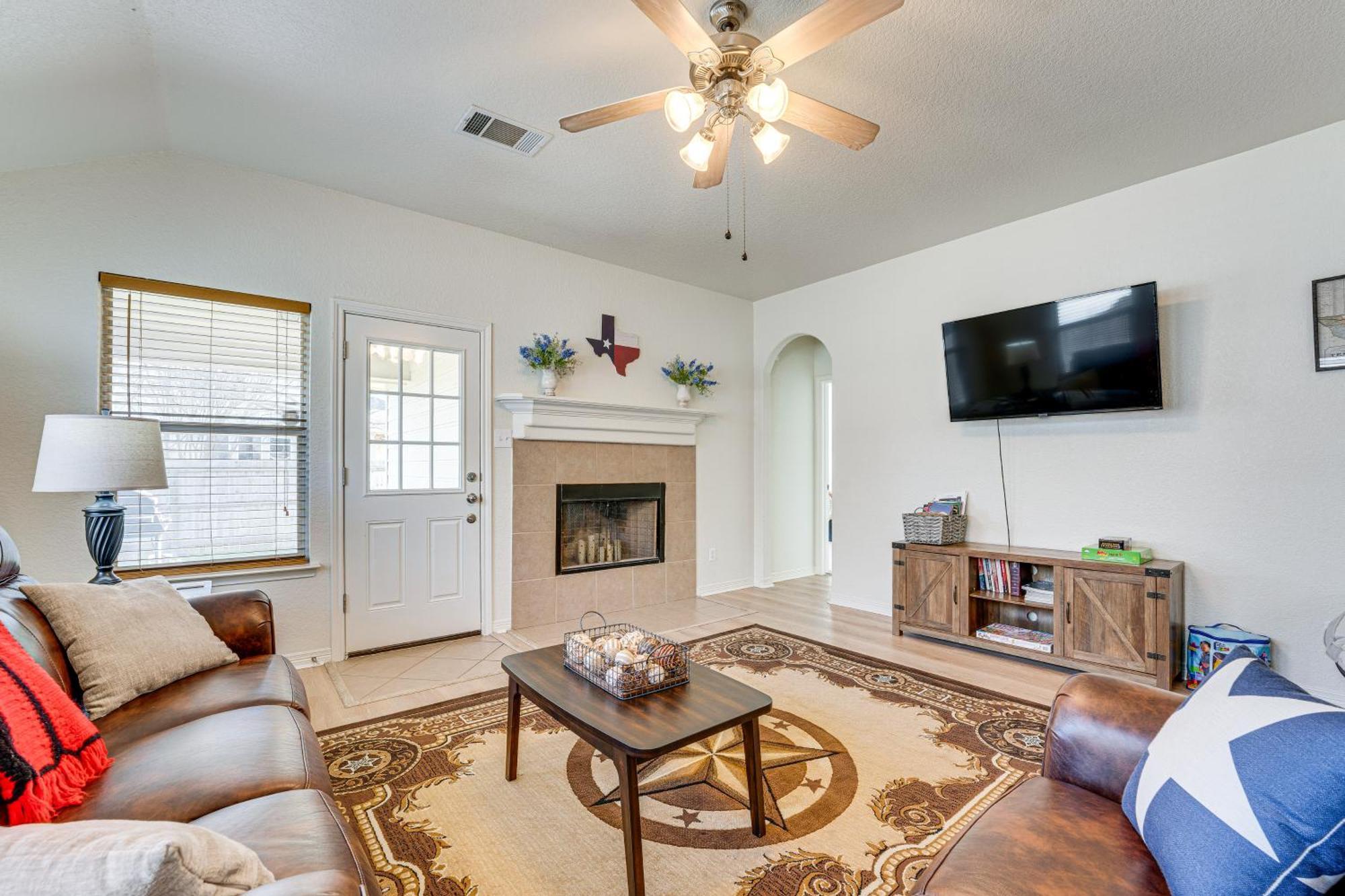 Holiday home With Game Room, 9 Mi To Seaworld!