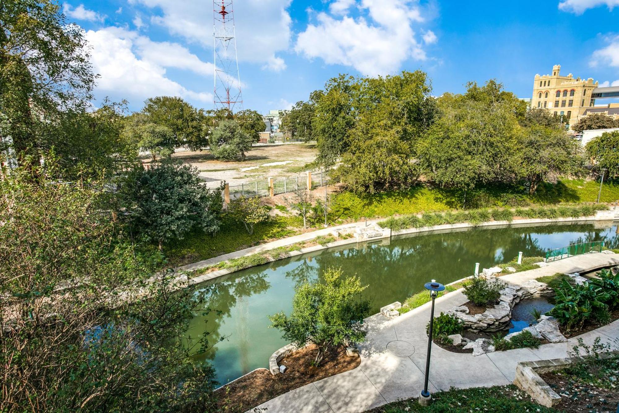 Modern Luxury On Riverwalk #1335 Apartment