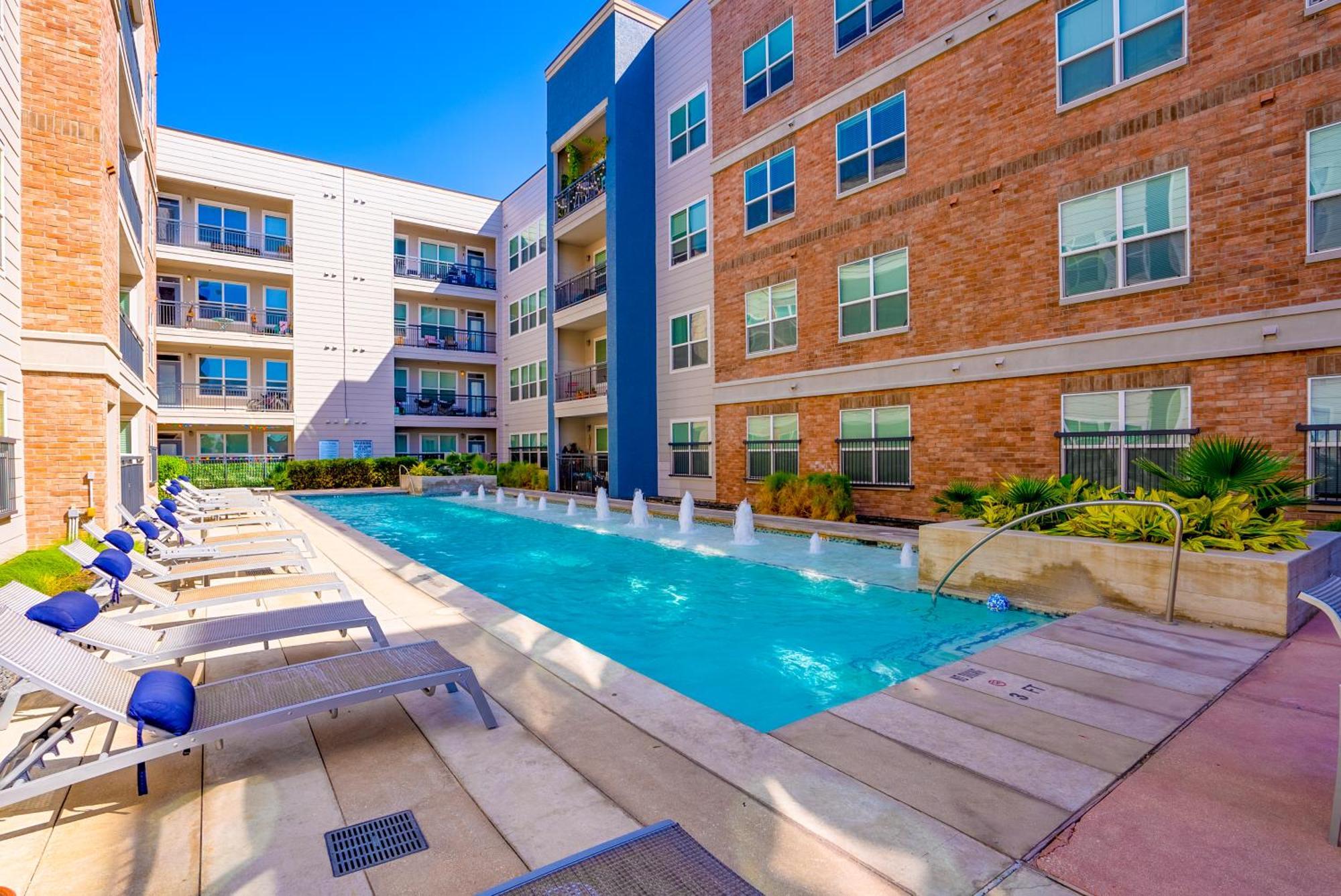Apartment Alamo Chic King Bed Refreshing Office Desk W/ Pool San Antonio