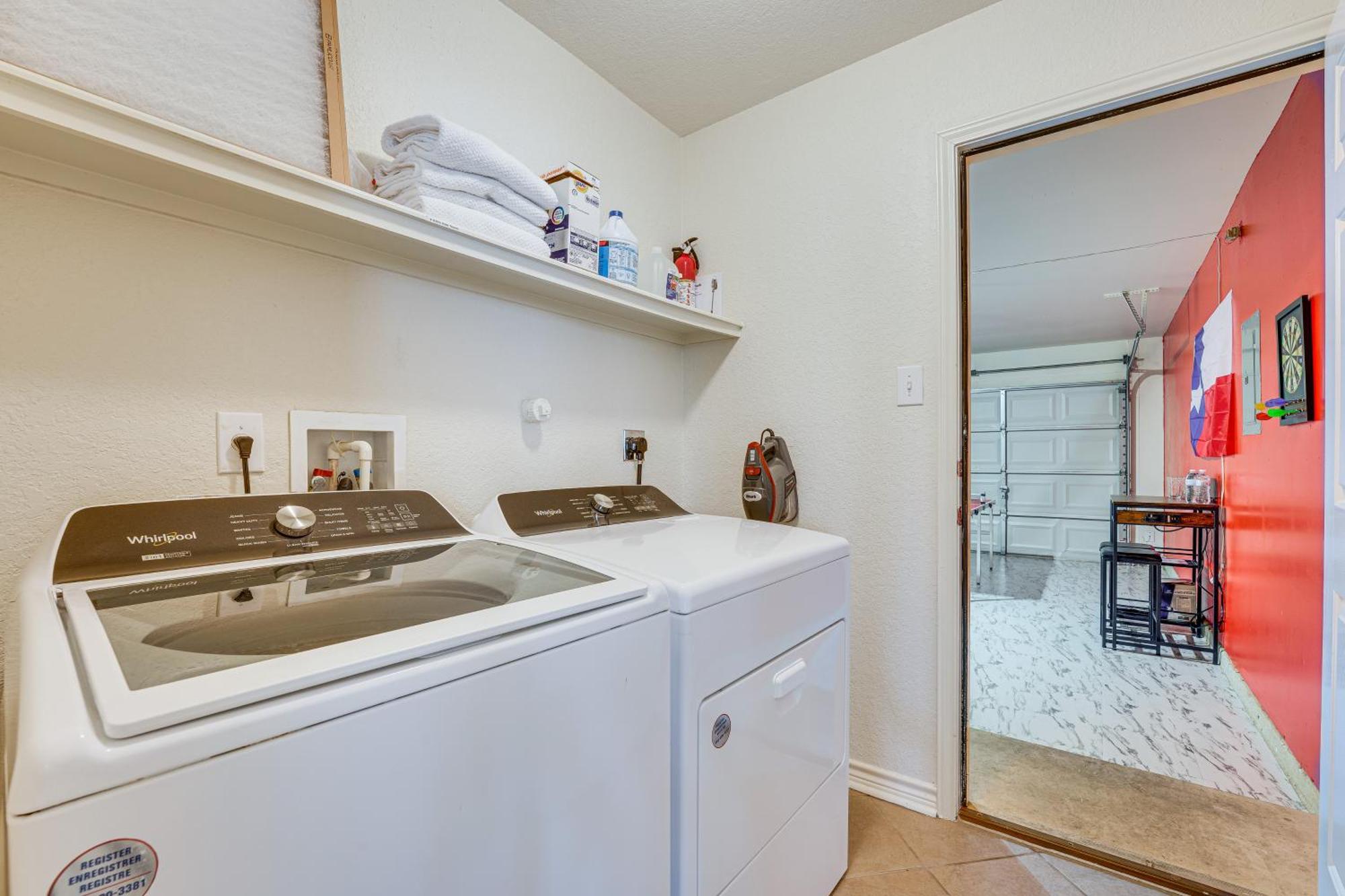 With Game Room, 9 Mi To Seaworld! Holiday home *