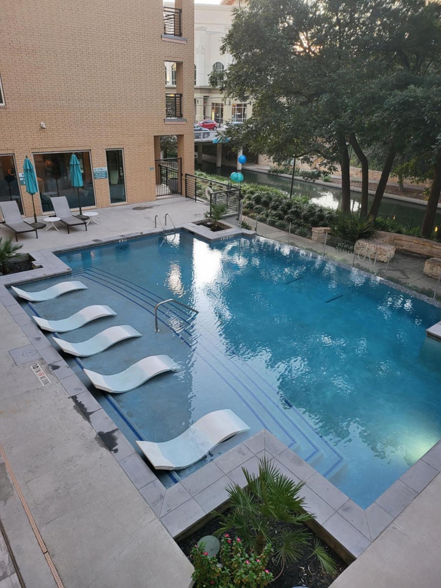 Modern Luxury On Riverwalk #1335 Apartment *
