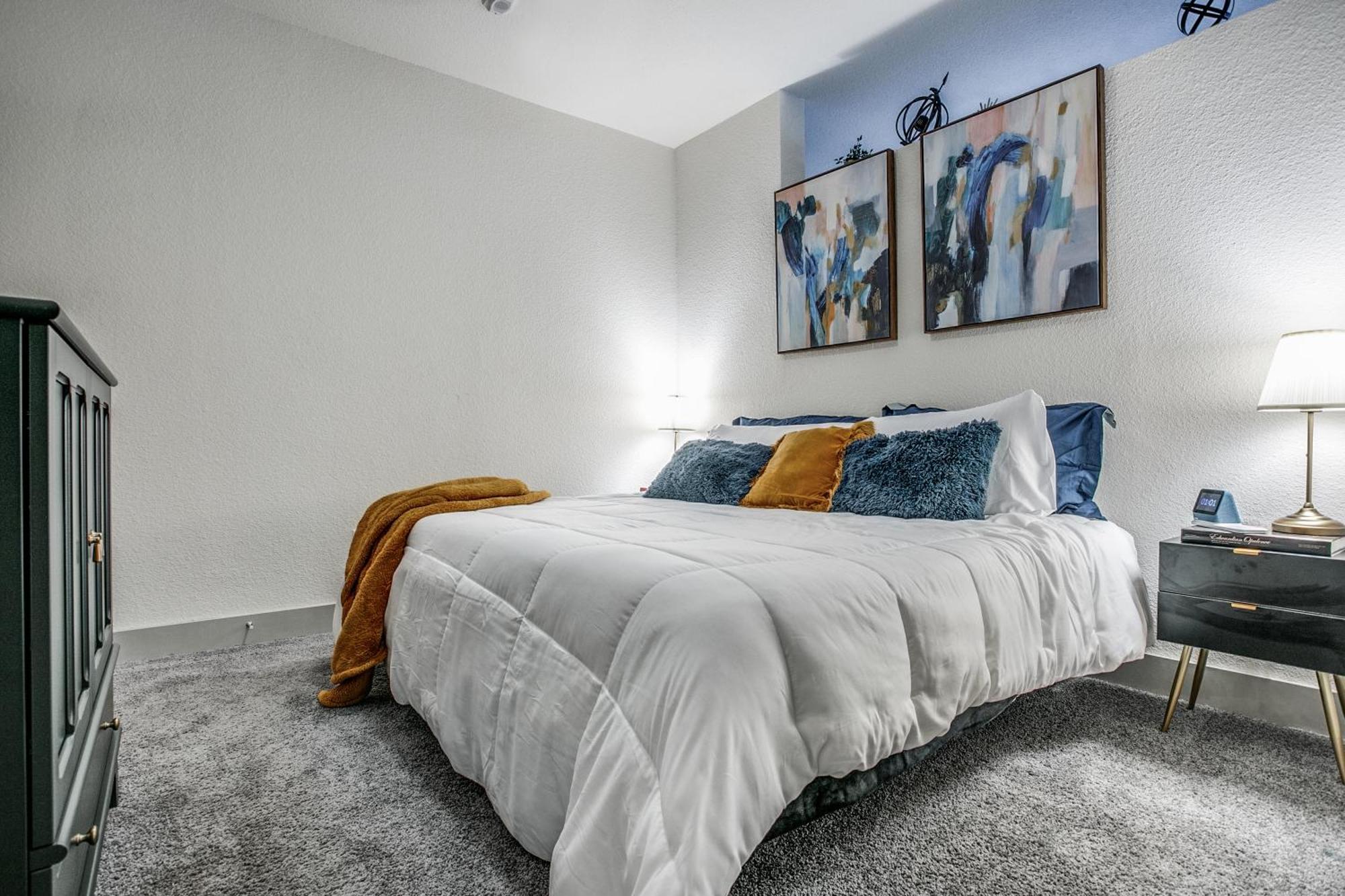Modern Luxury On Riverwalk #1335 Apartment
