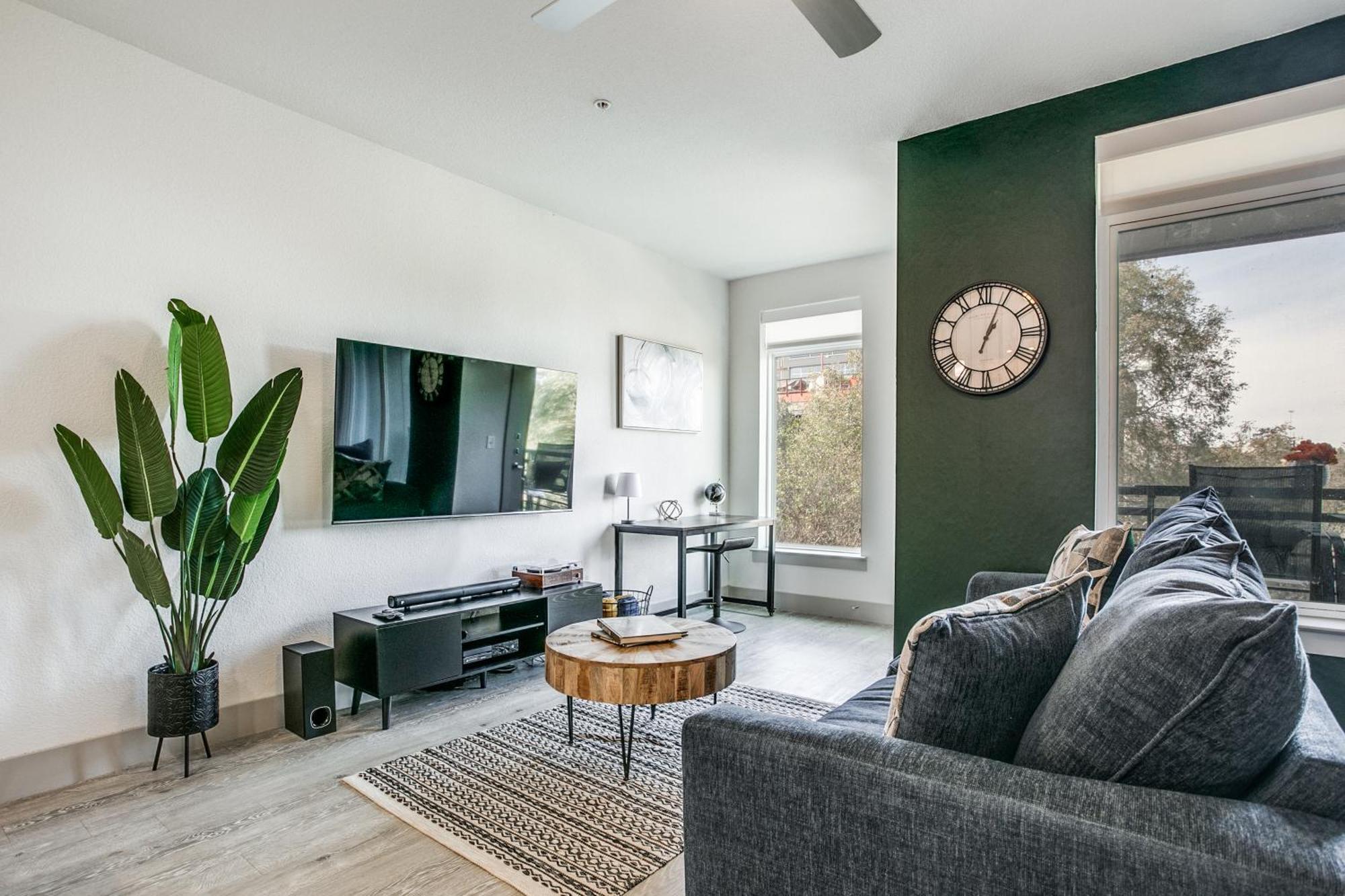 Modern Luxury On Riverwalk #1335 Apartment *