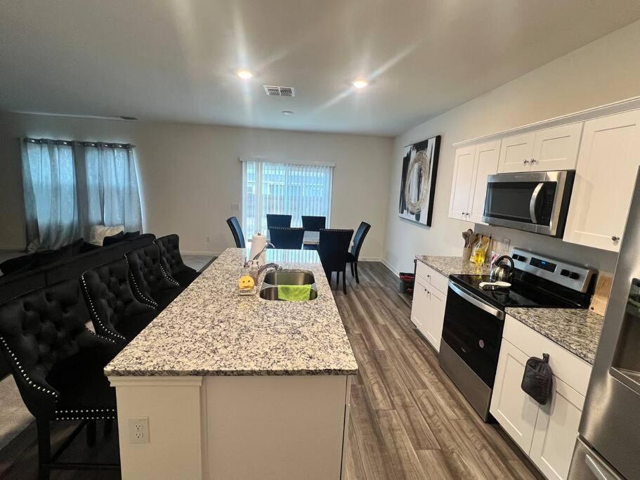 Sweet -san Antonio Holiday home