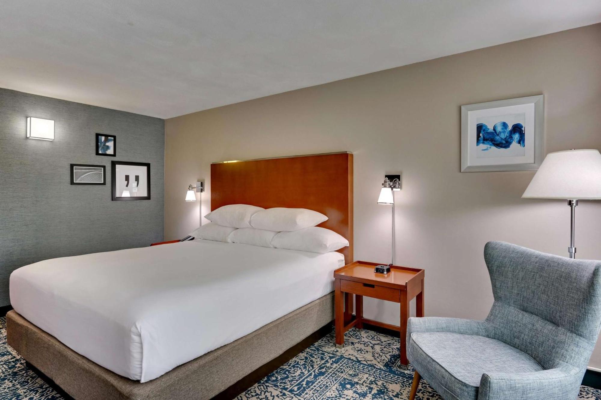 Hotel Drury & Airport